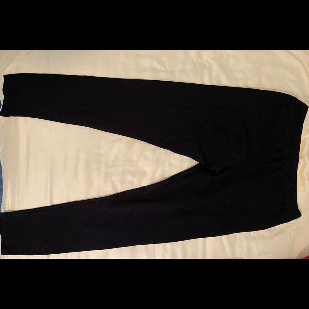 Women’s black leggings.